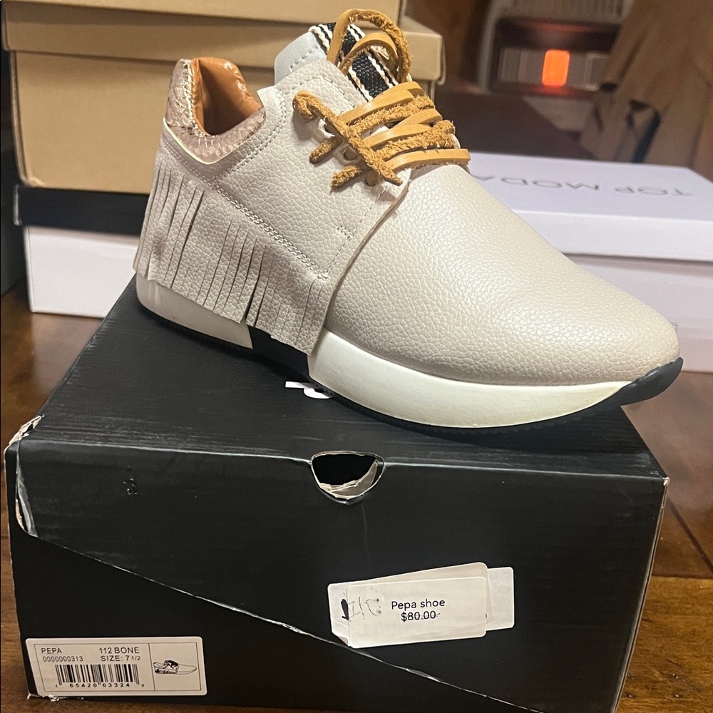 ShuShop Women's Cream and Tan Sneakers